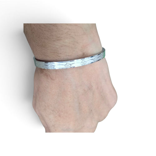 Elegant Men's Silver-Plated Heart Engraved Cuff Kada